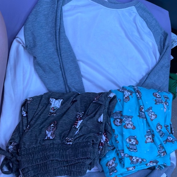 Christmas pj set with an extra pair of comfy pants - Picture 1 of 7